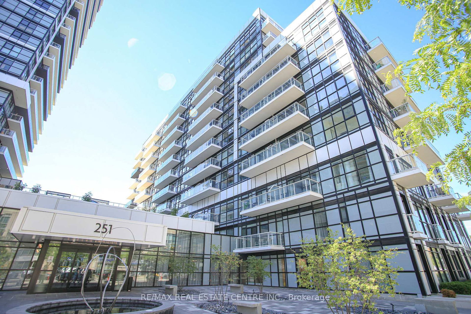 519-251 Manitoba Street, Toronto, ON, photo 2