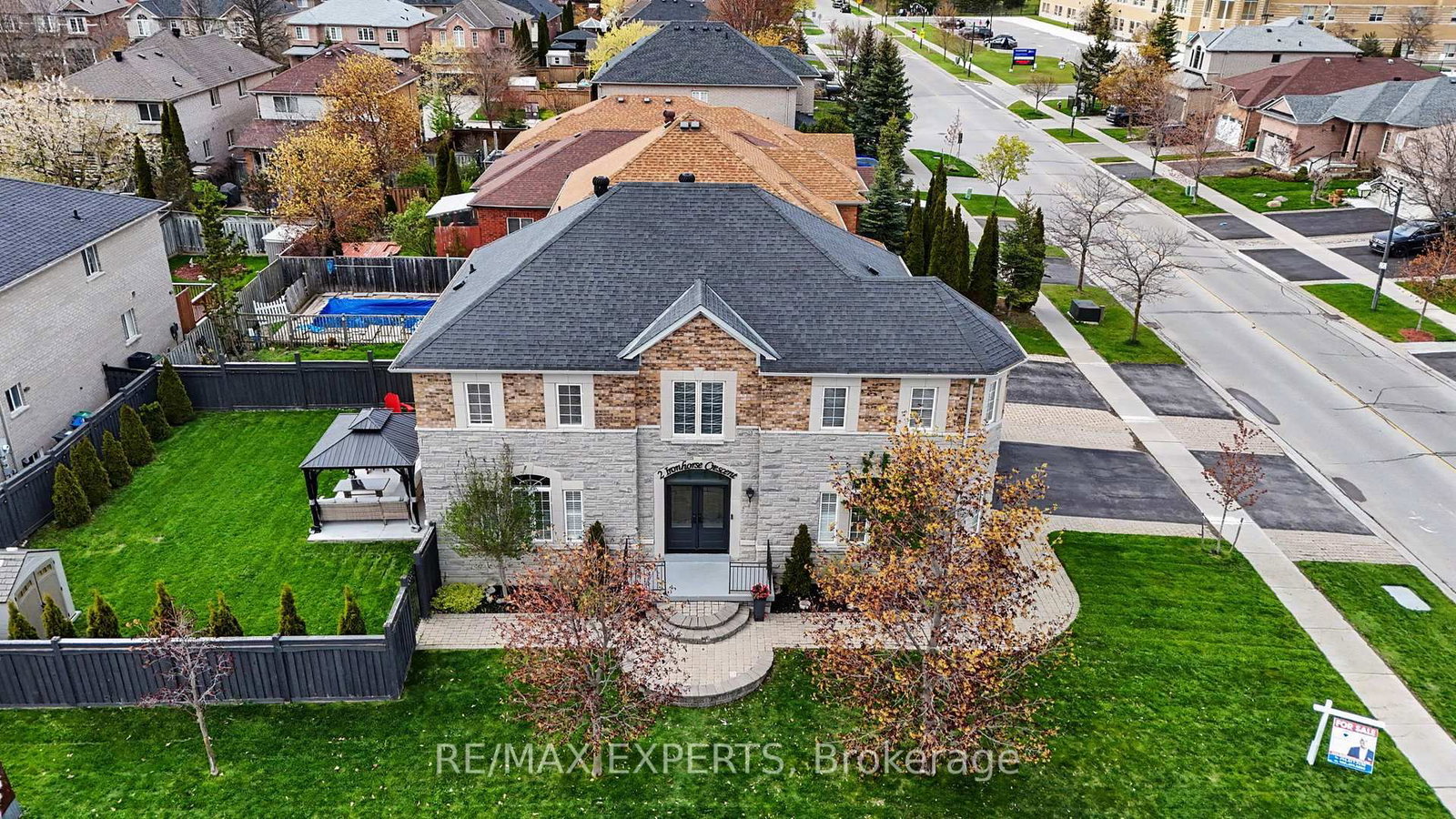 2 Ironhorse Crescent • Caledon, ON photo 4