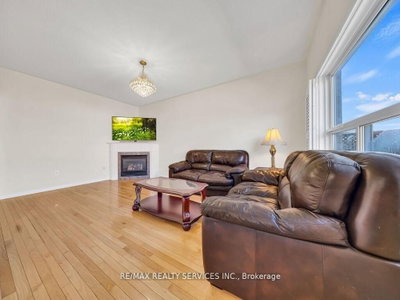 15 Lockburn Crescent — photo 6