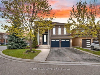 6-bed Detached House · 13 Mistycreek Cres