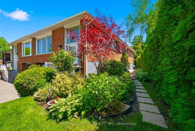 4-bed Semi-Detached · 705 Eaglemount Cres