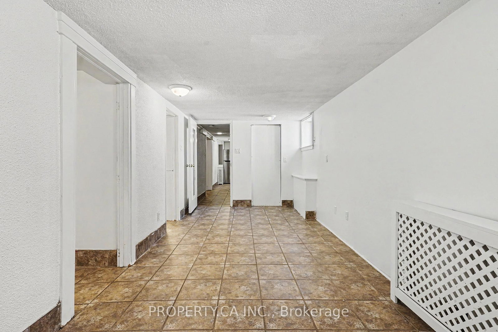 Lower-130 Lauder Avenue, Toronto, ON, photo 4
