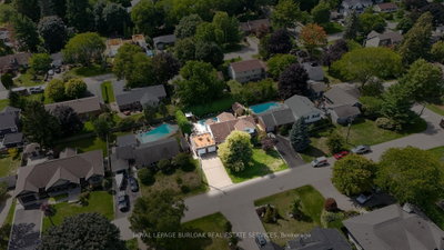 5-bed Detached House · 912 Boothman Ave