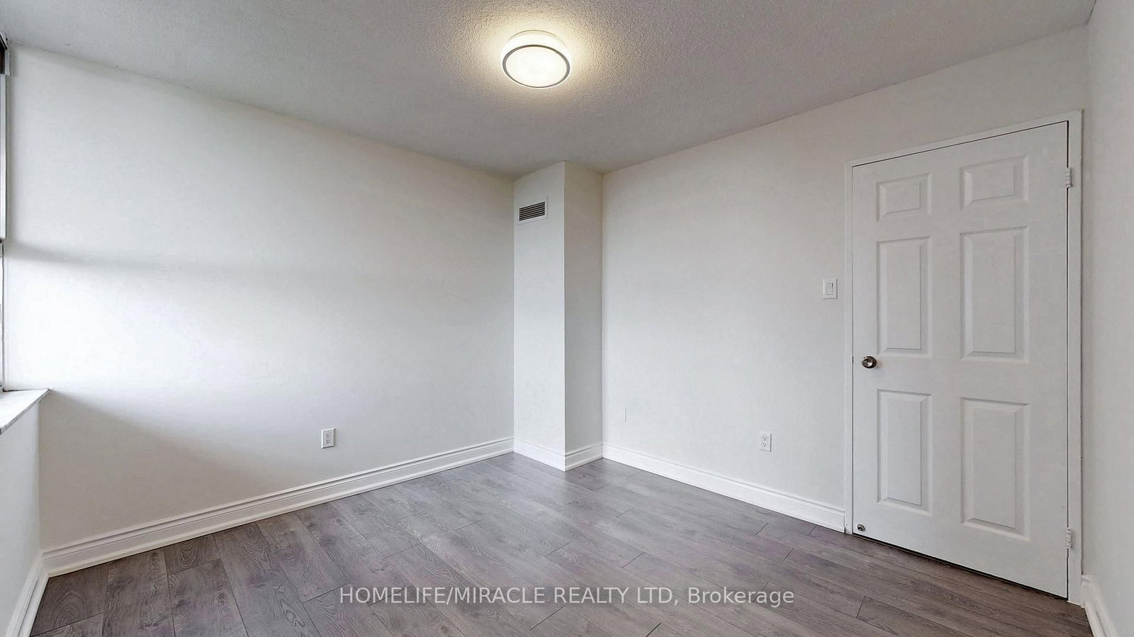 10 Tobermory Drive • #1206 • Toronto, ON photo 32