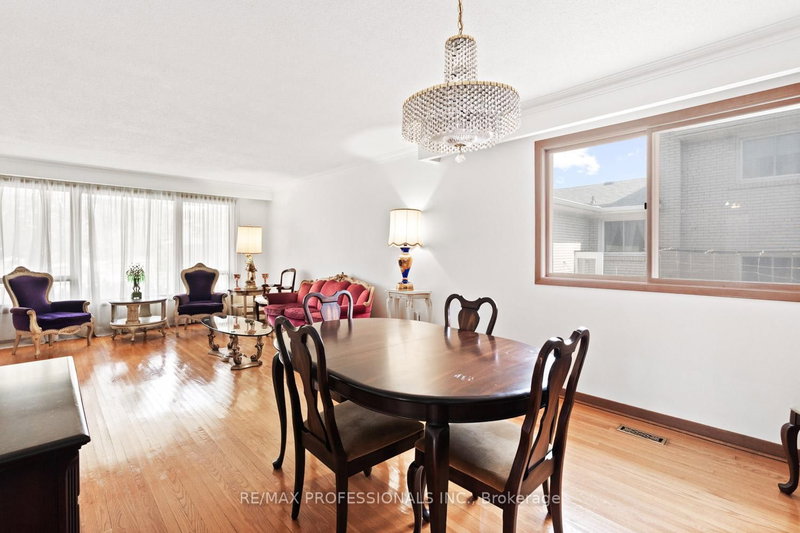 380 Targa Mississauga,ON L5A 1S5 — Photo 4