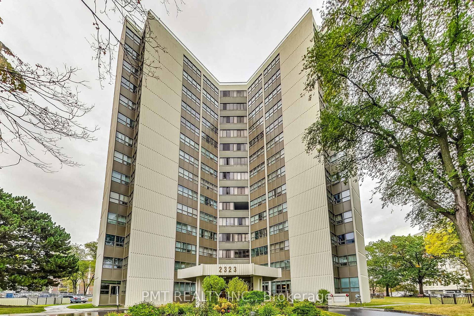 2323 Confederation Mississauga,ON L5B 1R6 — Photo 2