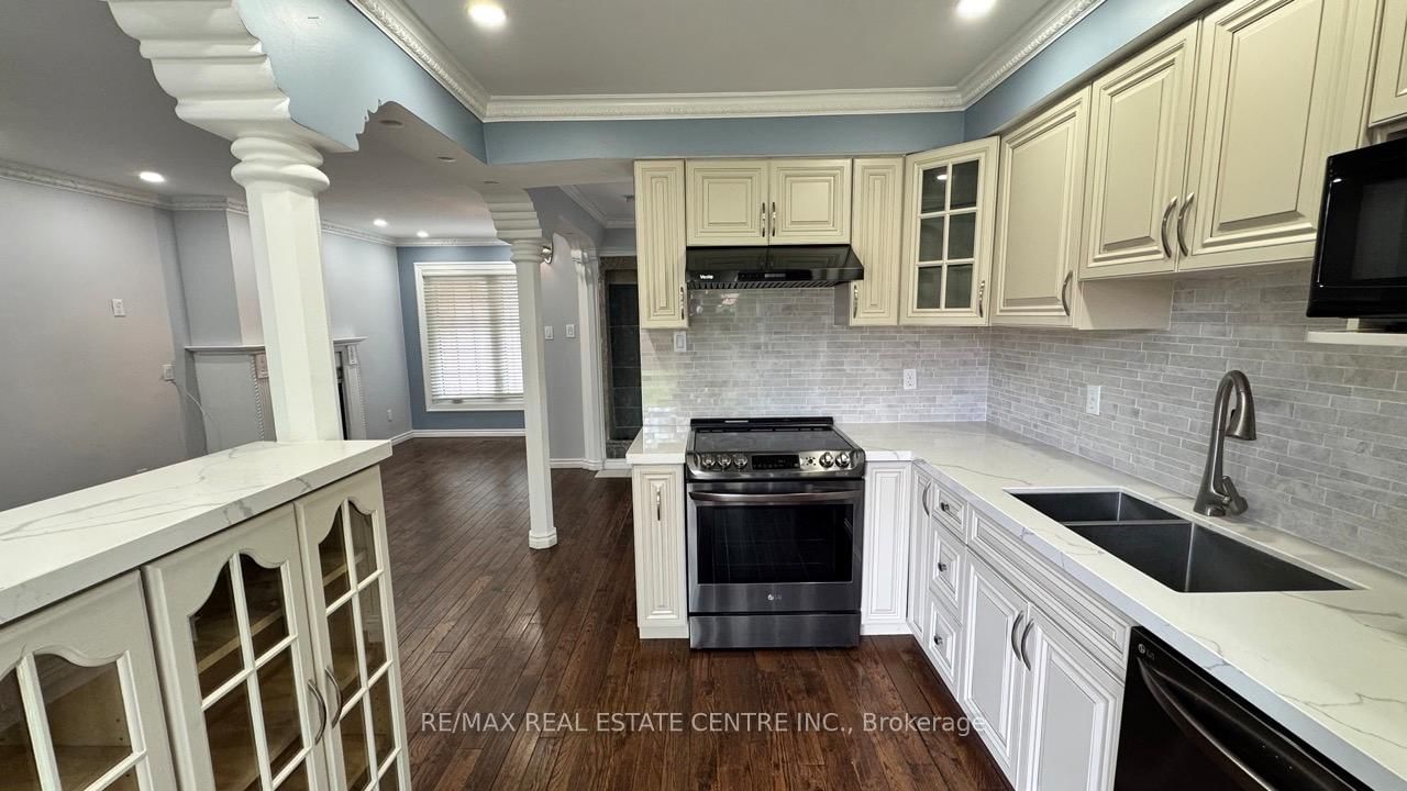16 Nectarine Crescent • Brampton, ON photo 9