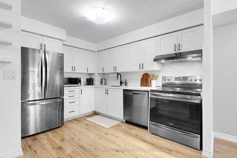 927 - 3888 Duke Of York Boulevard