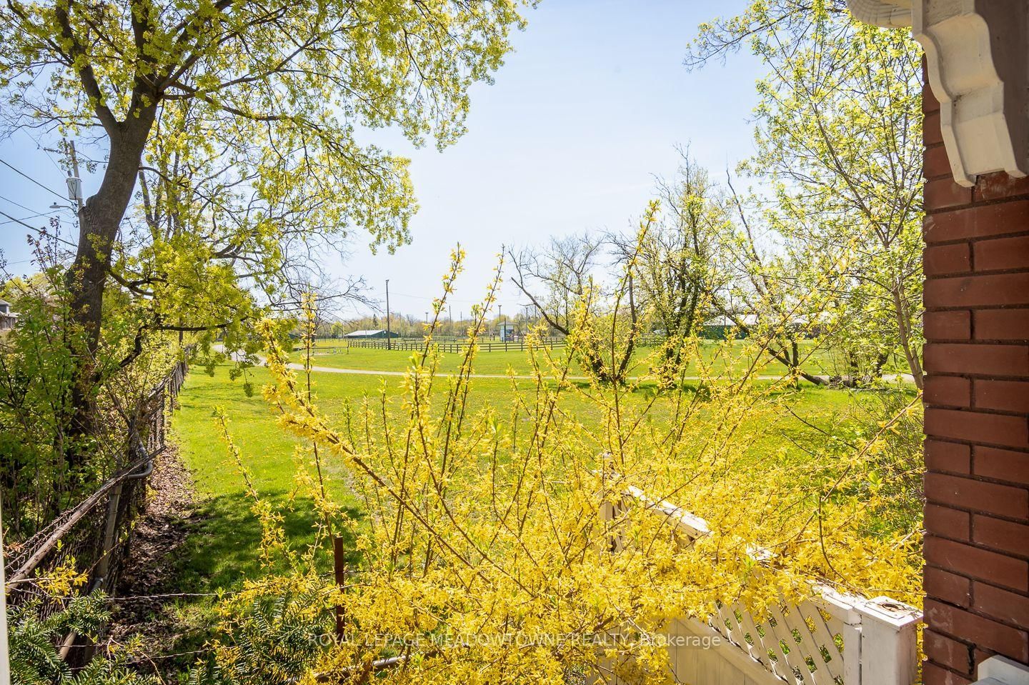 90 Thomas Street • Milton, ON photo 1