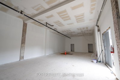 2878 Dundas Street W — more photos