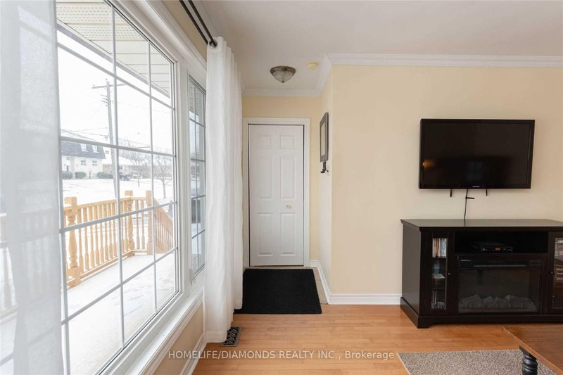 UPPER - 87 Raylawn Crescent