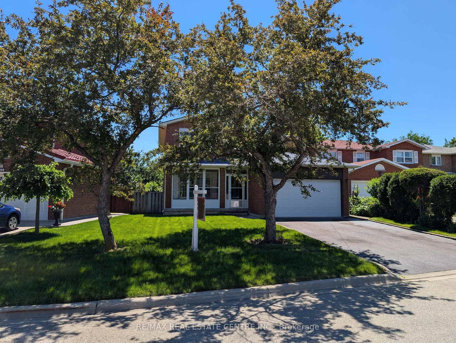 796 Buckingham Court • Mississauga, ON photo 2