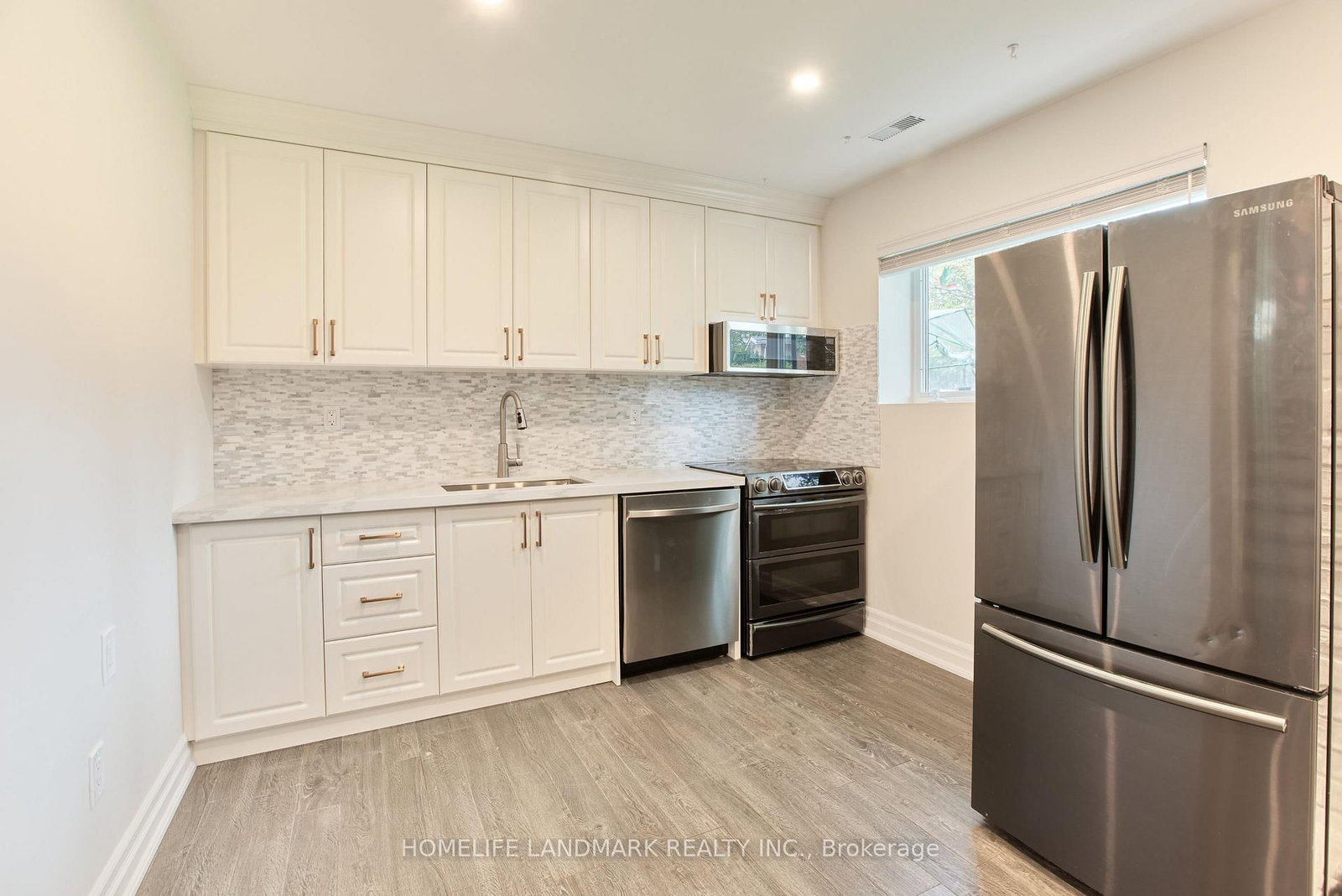 Lower-21 Robinglade Drive, Toronto, ON