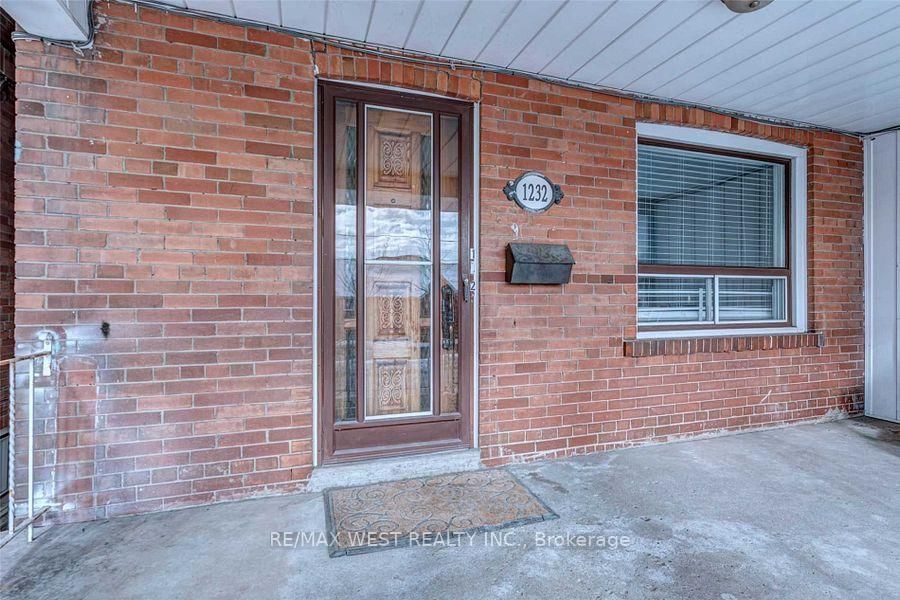 Main-1232 Davenport Road, Toronto, ON, photo 2