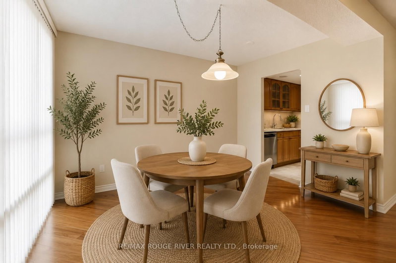3650 Kaneff Cres photo 4