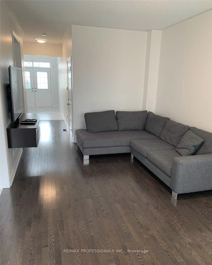 44 VILLADOWNS Trail • Brampton, ON photo 2