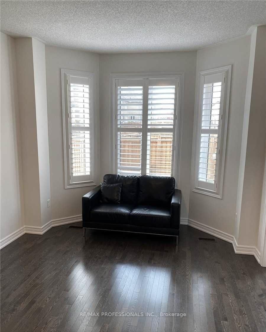 44 VILLADOWNS Trail • Brampton, ON photo 3