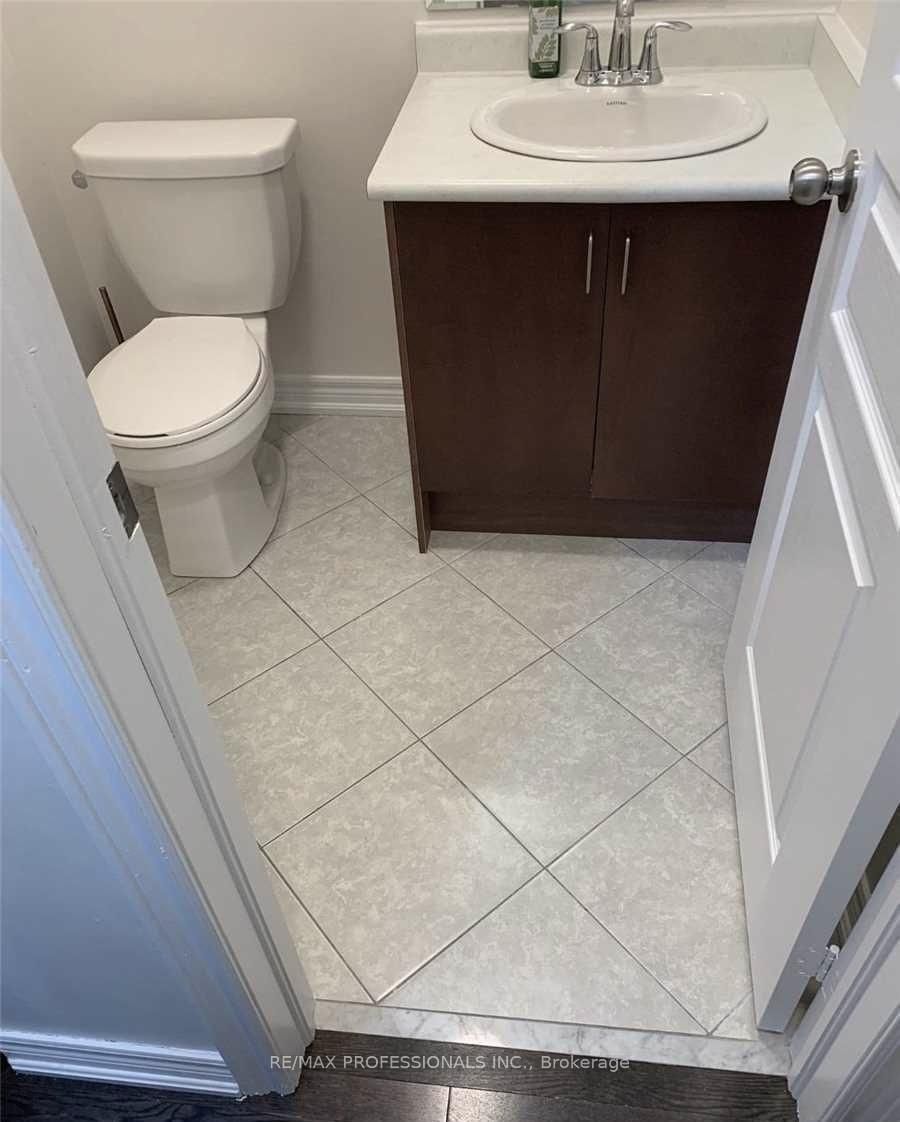 44 VILLADOWNS Trail • Brampton, ON photo 4