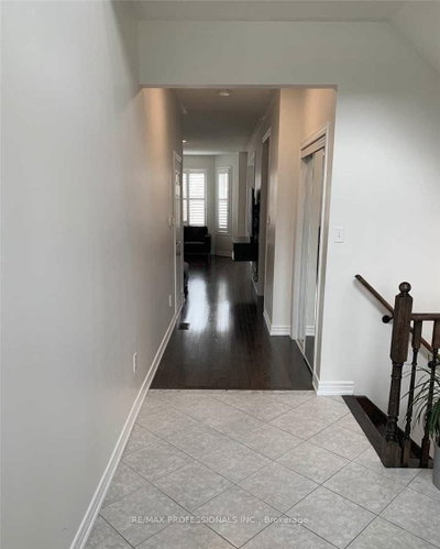 44 VILLADOWNS Trail • Brampton, ON photo 9