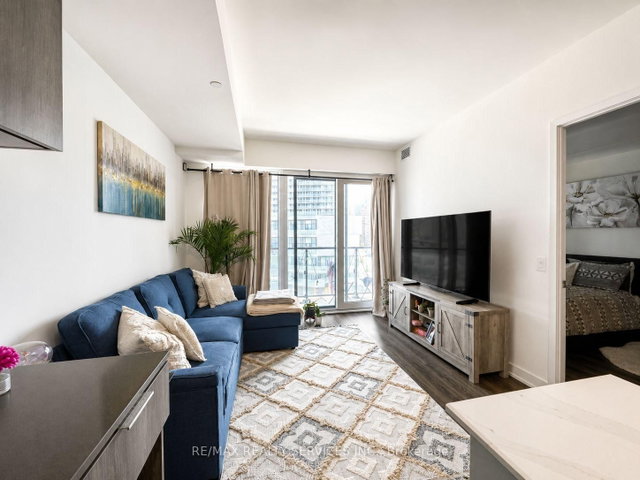 512 - 448 Burnhamthorpe Road W