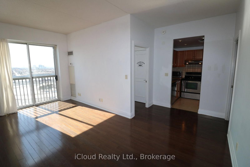 home for lease on 910-2737 Keele Street