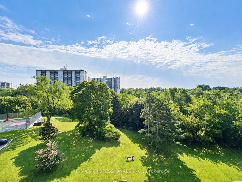 602 - 11 Wincott Drive