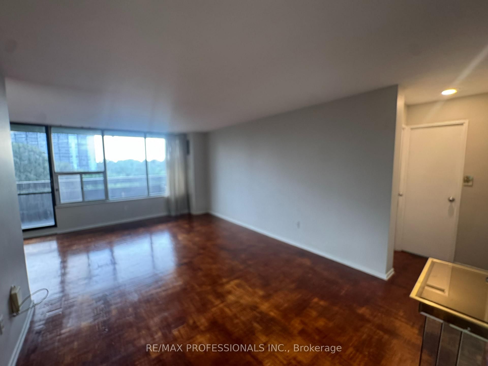 11 Wincott Drive, Unit 602