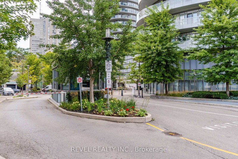 707 - 50 Absolute Avenue