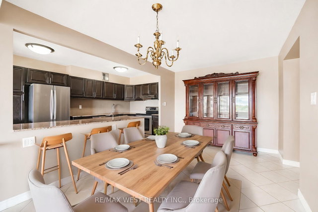 1209 - 260 Scarlett Road