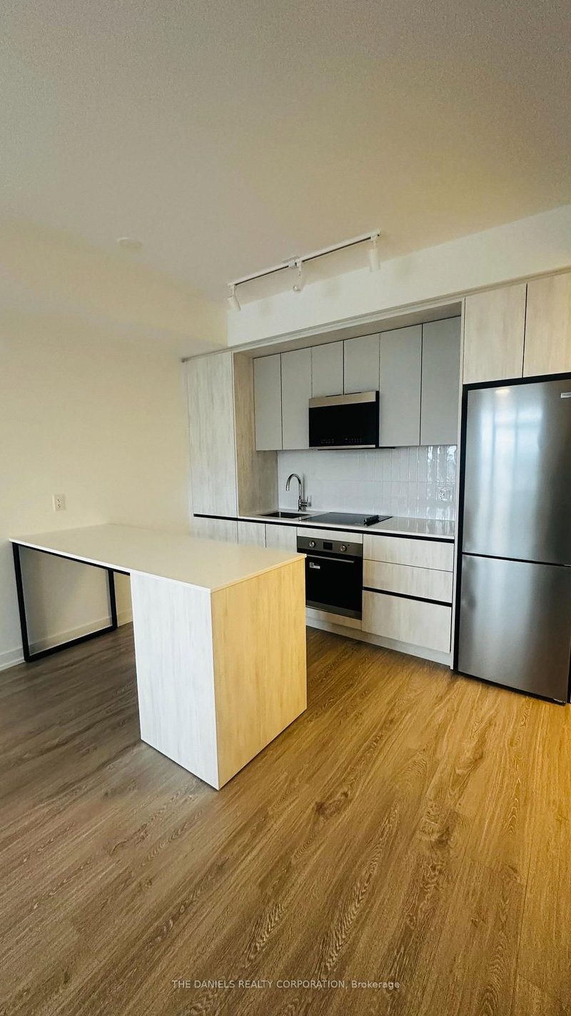 1518 - 2485 Eglinton Avenue W