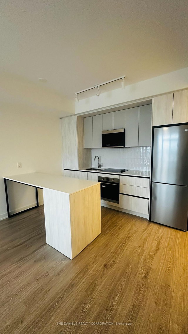 1518 - 2485 Eglinton Avenue W