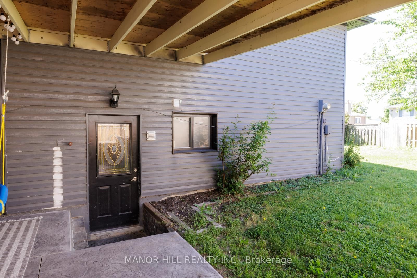 654 Eaglemount Crescent
