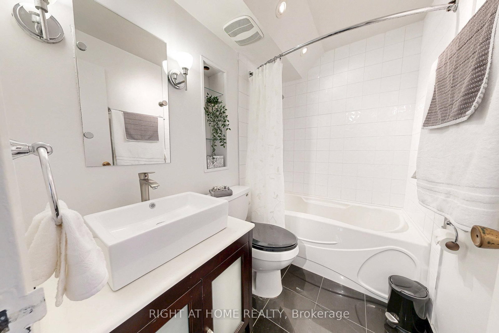 151 LaRose Avenue E • #907 • Toronto, ON photo 15