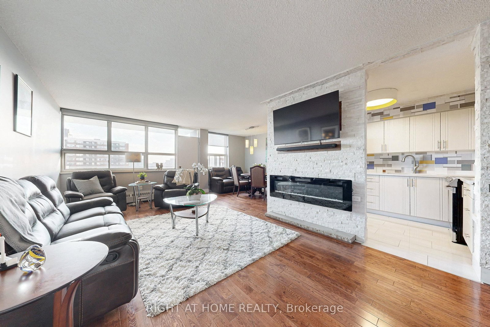 907-151 LaRose Avenue, Toronto, ON, photo 5