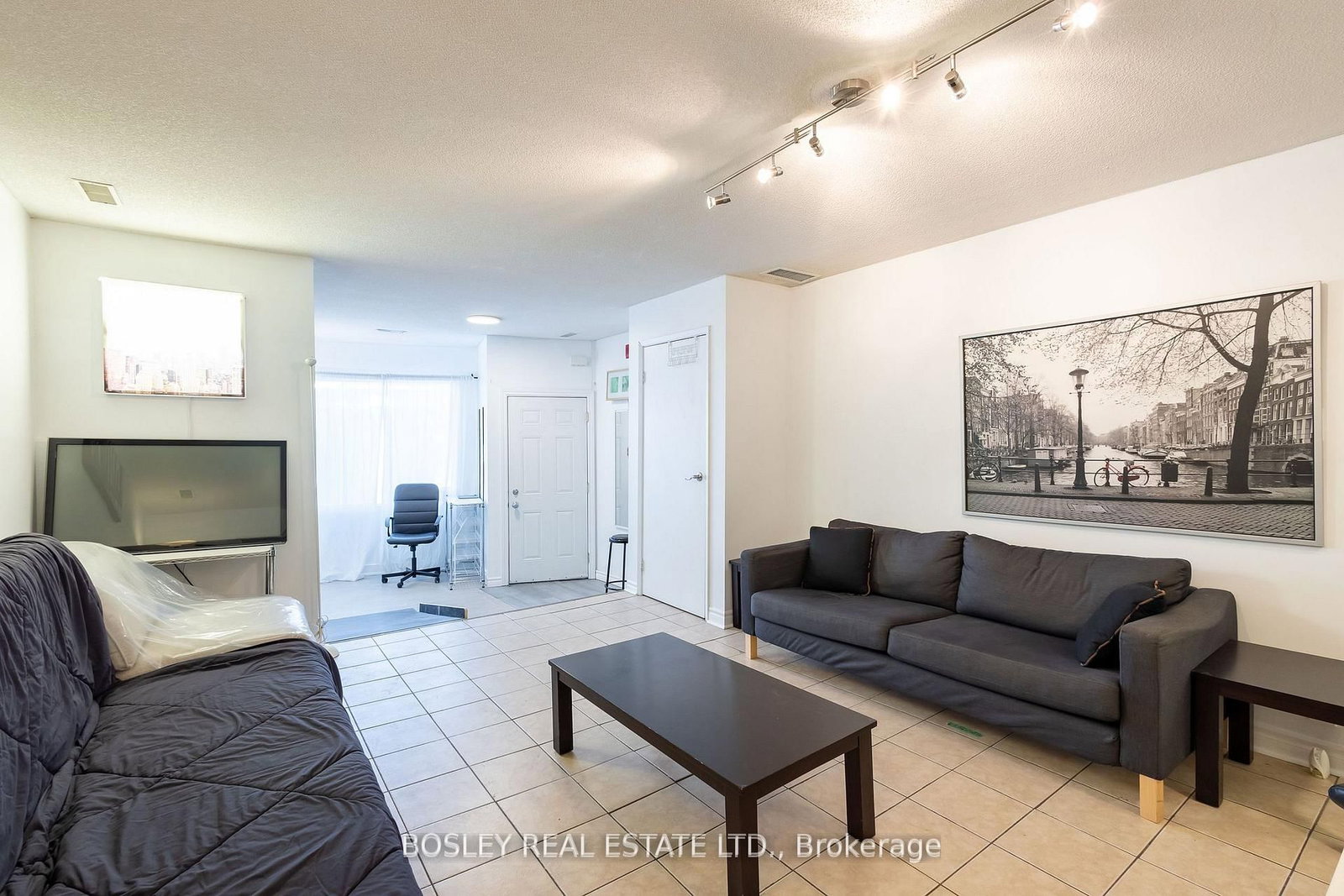 2963 W Dundas Street • Toronto, ON photo 9