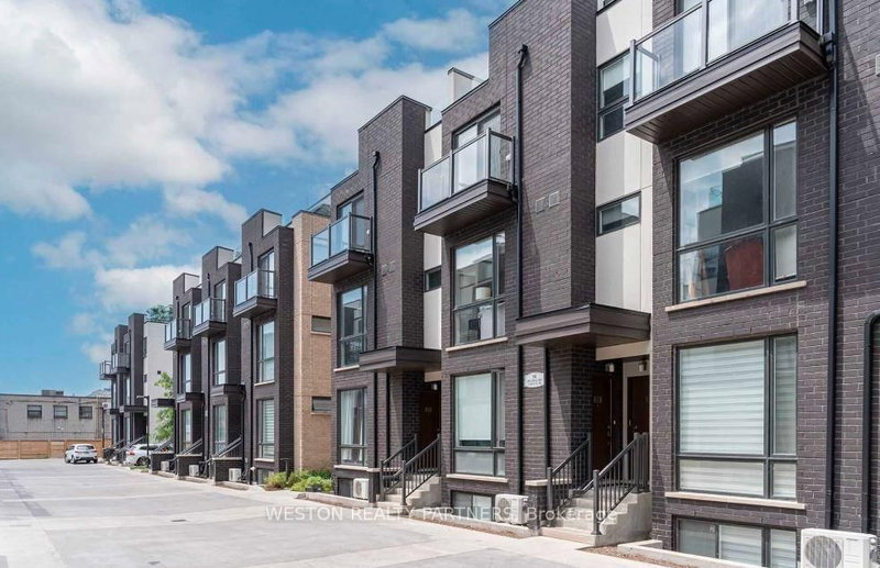 home for lease on 76-30 Fieldway Road