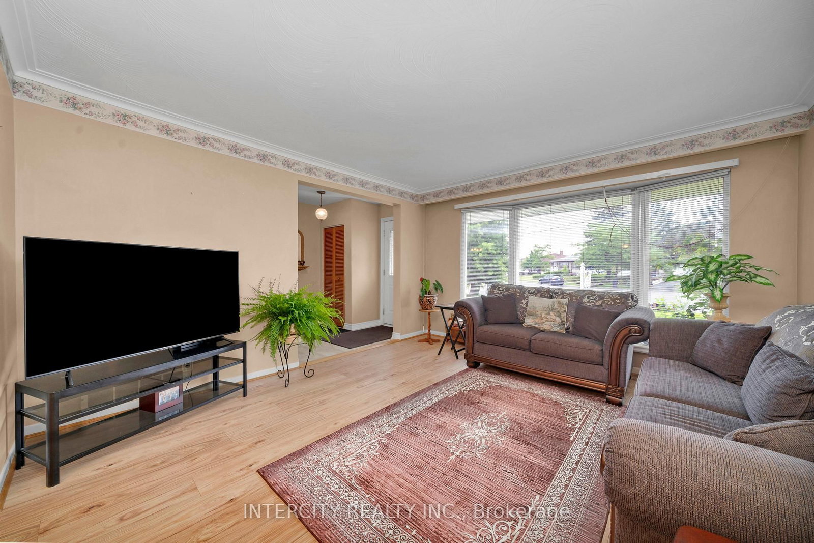 48 Goldsboro Road • Toronto, ON photo 11