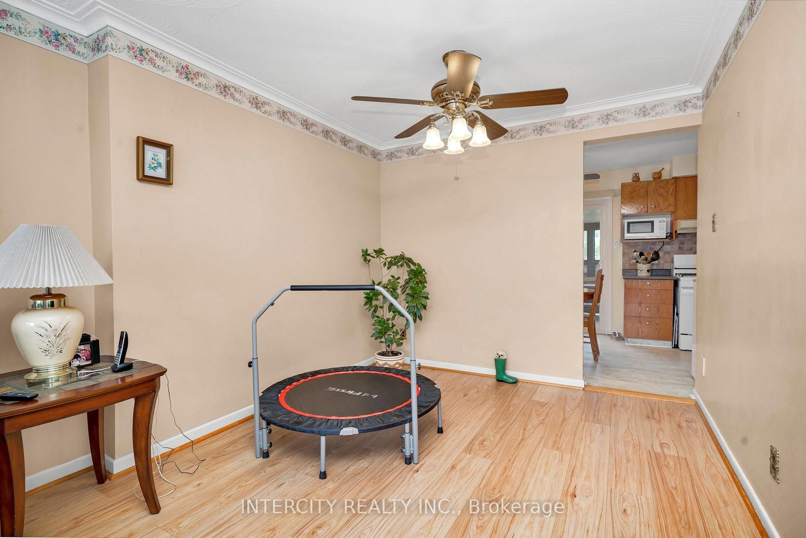 48 Goldsboro Road • Toronto, ON photo 12