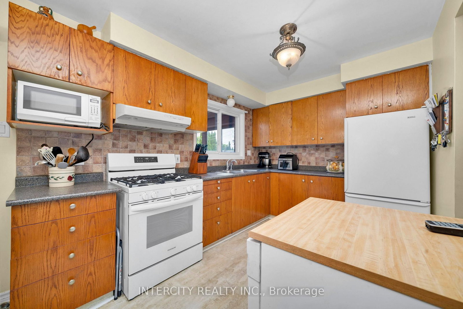 48 Goldsboro Road • Toronto, ON photo 13