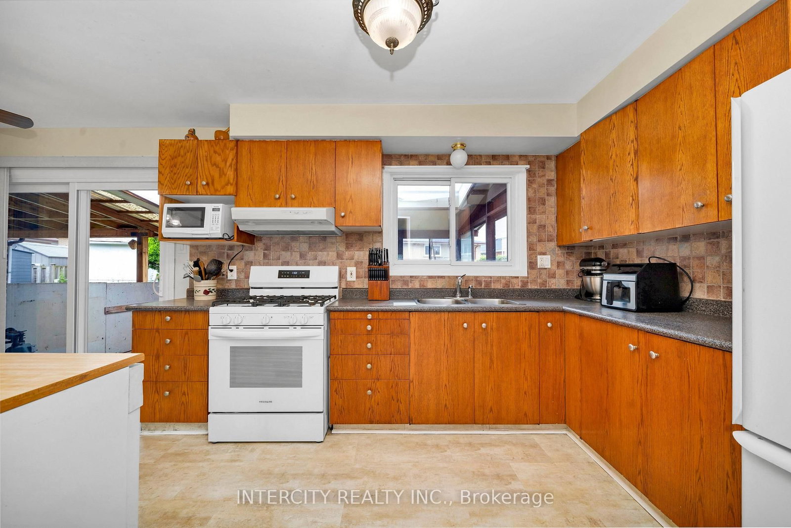 48 Goldsboro Road • Toronto, ON photo 15