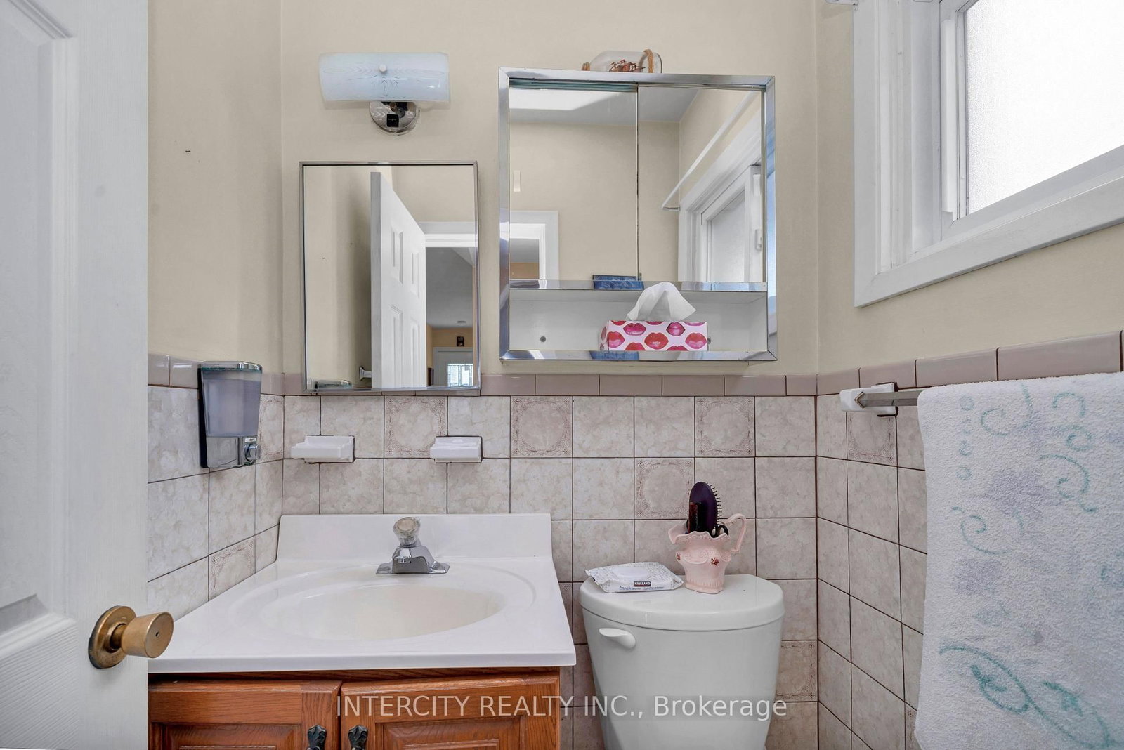 48 Goldsboro Road • Toronto, ON photo 18