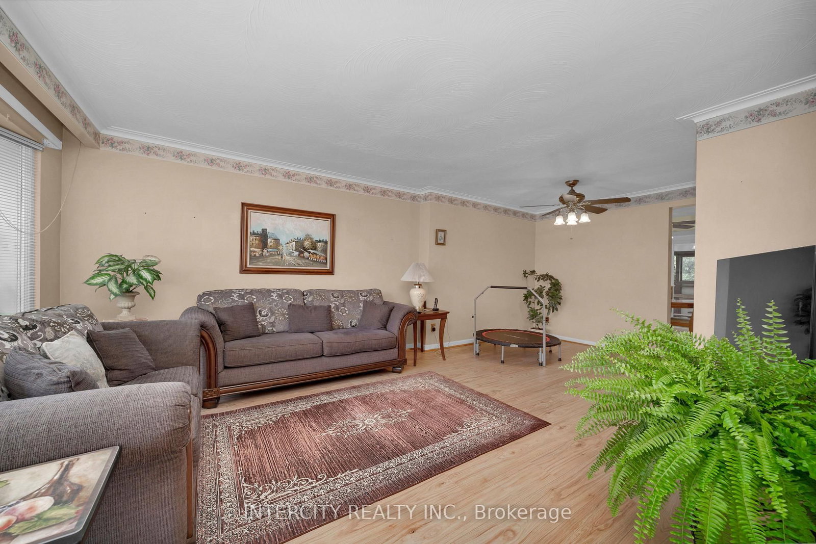 48 Goldsboro Road • Toronto, ON photo 9