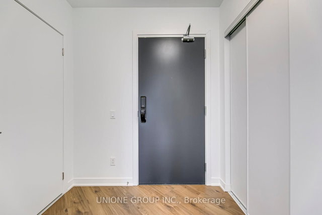336 - 405 Dundas Street W