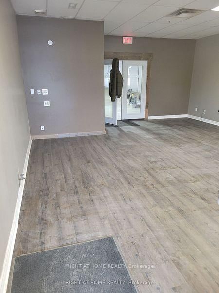 2416 Wyecroft Rd W photo 4