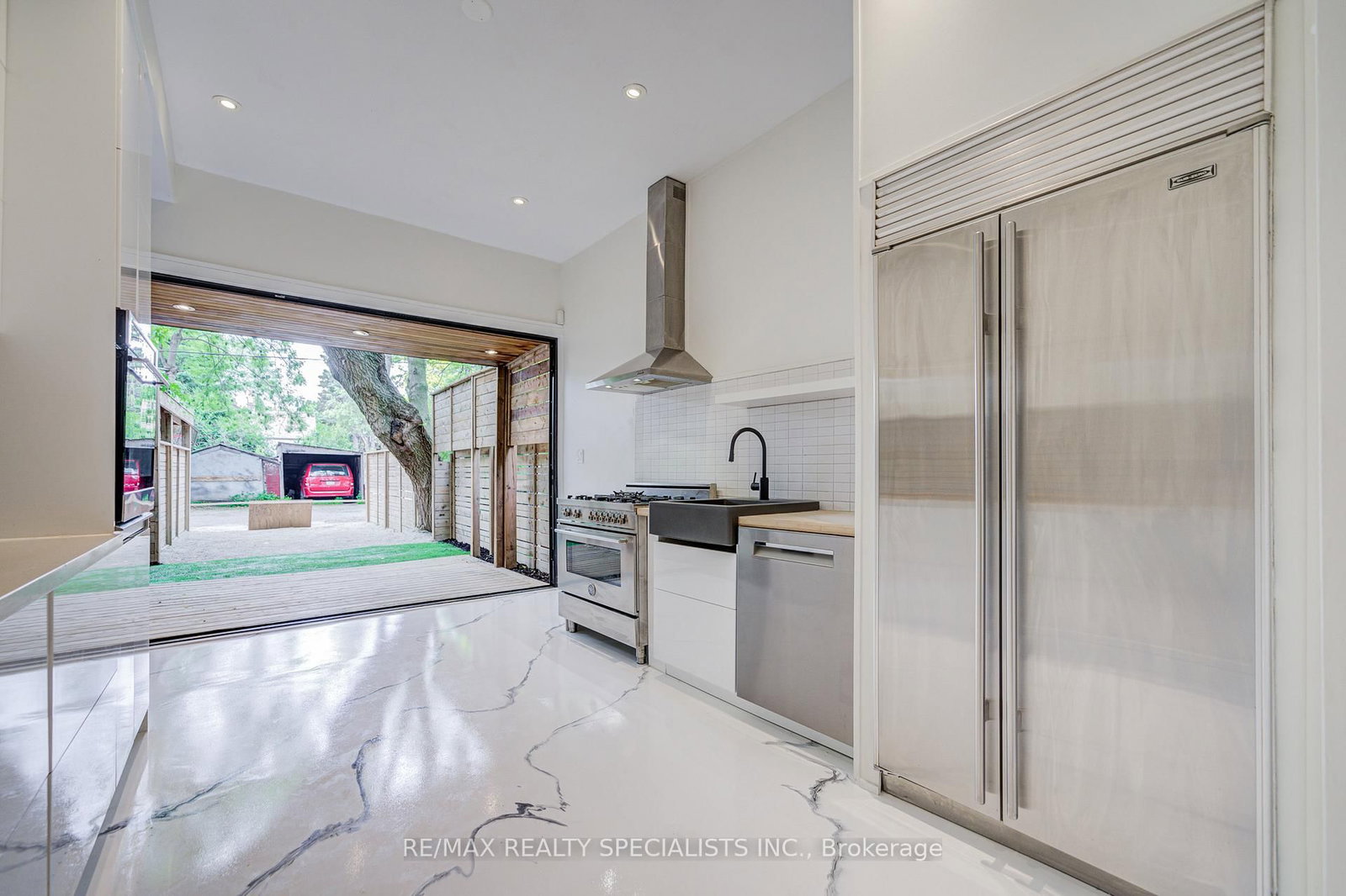 10 Saunders Avenue • Toronto, ON photo 14