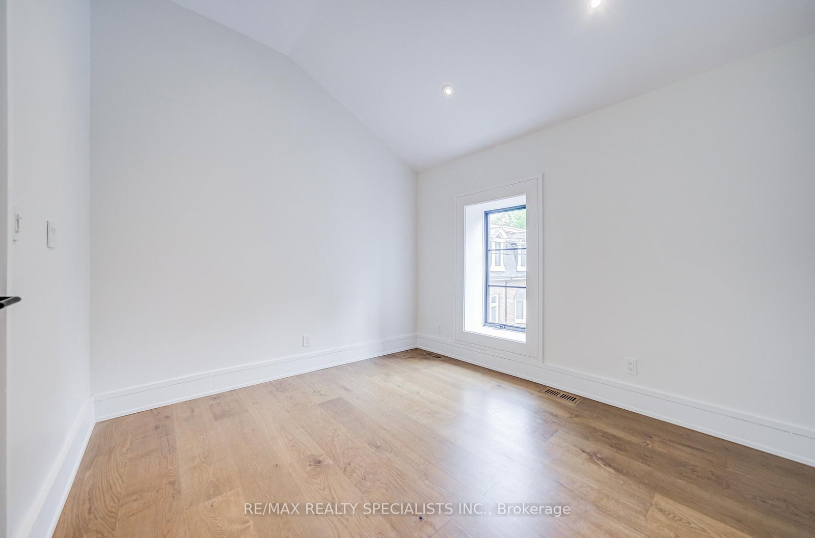 10 Saunders Avenue • Toronto, ON photo 26