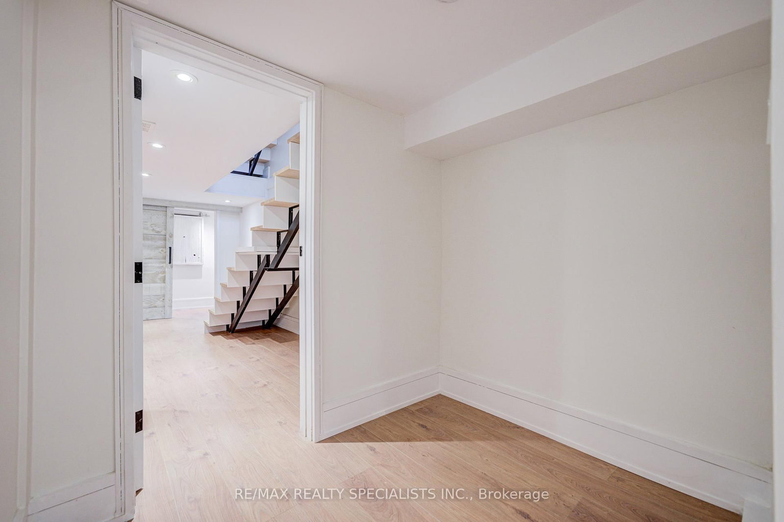 10 Saunders Avenue • Toronto, ON photo 32