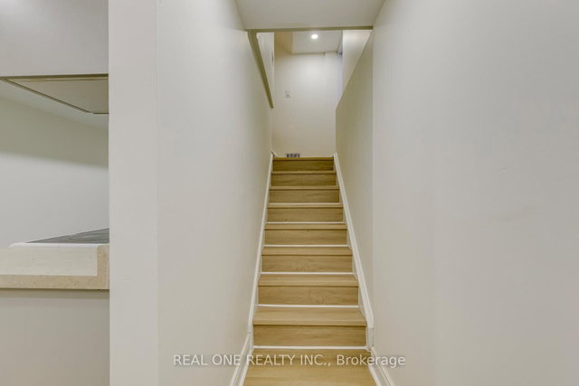 Basement Apartment - 655 Paragon Place E