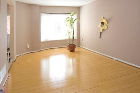 3310 Greenbelt Cres, Mississauga, L5N5X1 | Image 2