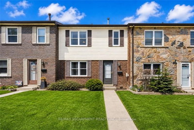 3-bed Townhouse, Condo · 2825 Gananoque Dr